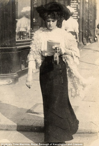 Illustration for article titled amateur photographer Edward Linley Sambourne and Edwardian fashion